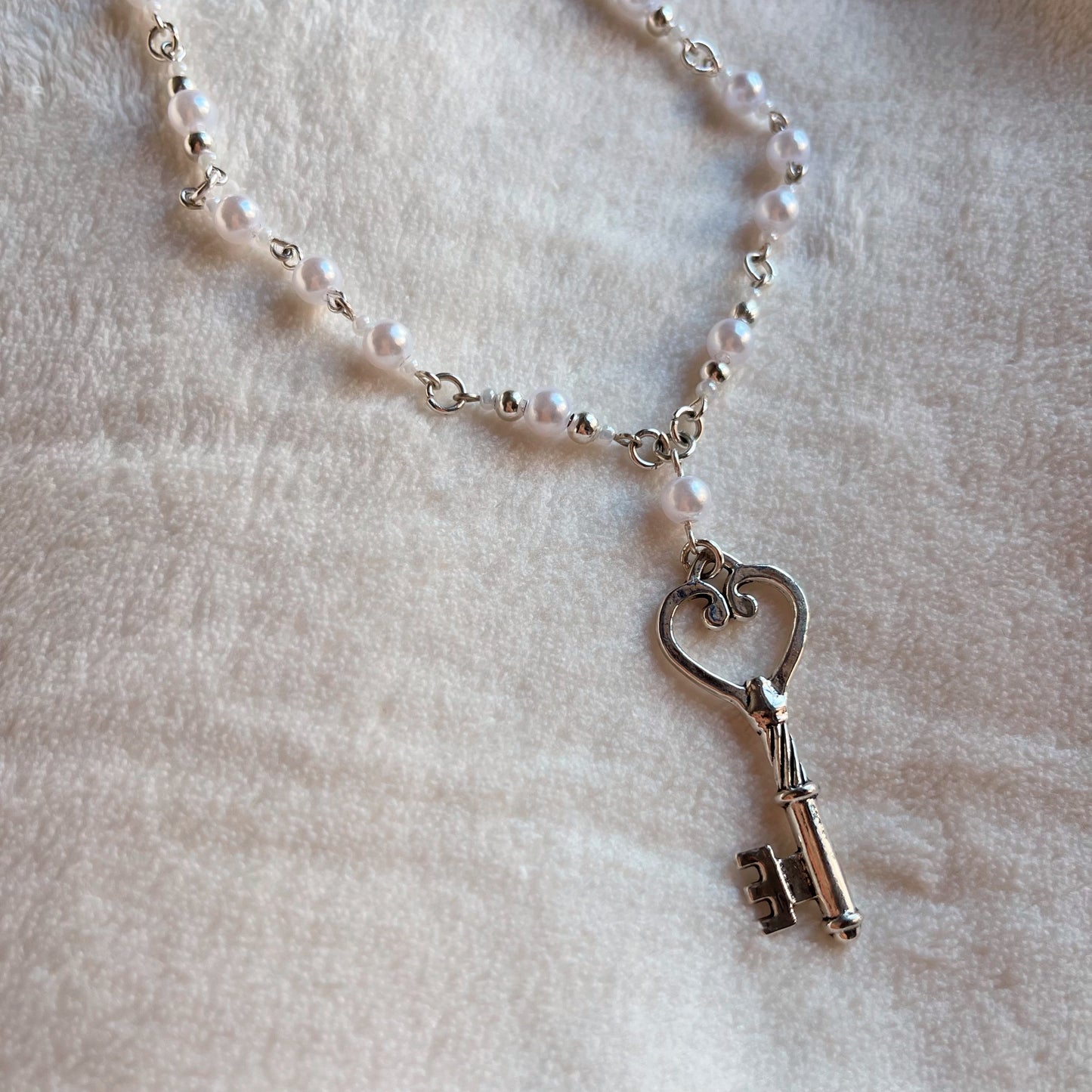 Key Pearl Necklace (Silver)